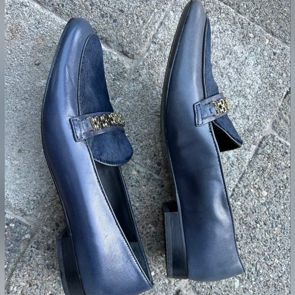Tory Burch navy with gold Loafer - Picture 2 of 6